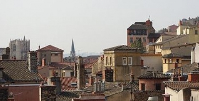 Soffrir un vertige sur les toits du Vieux Lyon 