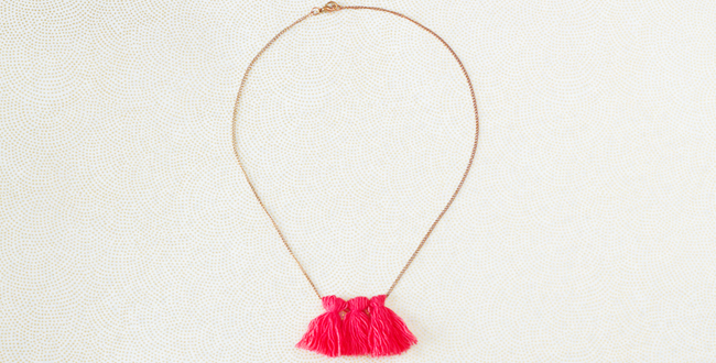 DIY collier à pompons